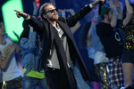 С 2010 по 2012 год Децл работал над своим пятым альбомом «Здесь и сейчас», к записи которого привлек Ноггано, Смоки Мо, Кнару, Robert Ryd и других. В 2012-м рэпер получил премию «Золотая Горгулья» в номинации «Легенда года»