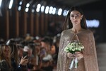 Актриса, модель Настасия Овечкина во время показа коллекции одежды дизайнера Александры Серовой в рамках Международного форума BRICS+ Fashion Summit и Московской недели моды в парке «Зарядье» в Москве, 28 августа 2025 года