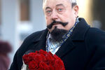 Писатель Александр Воловик на церемонии прощания с Арменом Джигарханяном в Москве, 17 ноября 2020 года