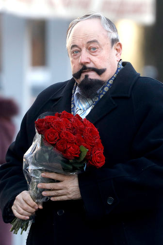 Писатель Александр Воловик на церемонии прощания с Арменом Джигарханяном в Москве, 17 ноября 2020 года