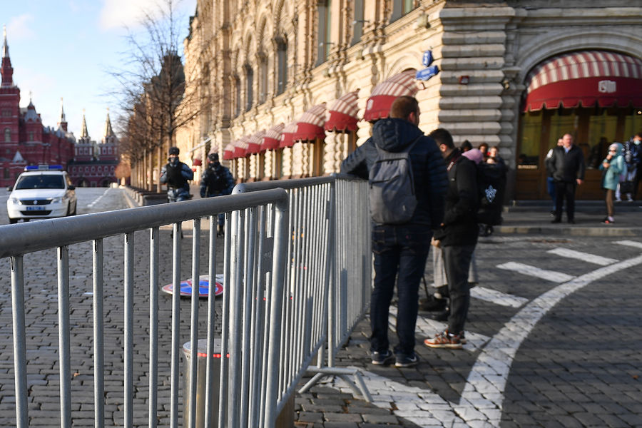 Перекрытие Красной площади в&nbsp;связи с&nbsp;обрушением зубца на&nbsp;Кремлевской стене в&nbsp;результате ураганного ветра, 22&nbsp;августа 2021&nbsp;года