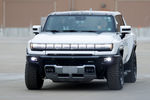 Президент США Джо Байден за рулем электрического Hummer