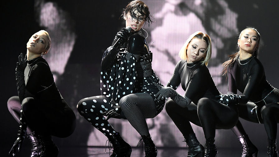 Певица Анна Корсун (Maruv) выступает на&nbsp;музыкальной премии &laquo;Жара Music Awards&raquo; в&nbsp;концертном зале Крокус Сити Холл в&nbsp;Москве, 2019&nbsp;год
