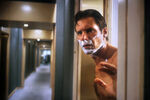 <b>«Неукротимый» (1987) </b>
<br><br>
После сложных проектов и психологически напряженных ролей Форд продолжил отдавать предпочтение крепким авторским проектам. В конце 80-х их список пополнило сотрудничество с Романом Полански.
В «Неукротимом» актер сыграл доктора Ричарда Уокера, приехавшего с женой на медовый месяц в Париж. Во время путешествия супруга героя бесследно исчезает, и Ричард должен в одиночку отыскать любимую женщину в незнакомом городе. «Неукротимый» стал первой частью своеобразной трилогии Форда про врачей, сталкивающихся с большими проблемами, в которые также вовлечены их жены.

