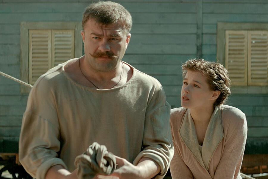 <b>«Поддубный» (2012) </b>
<br><br>
В биографической картине о легендарном русском борце Иване Поддубном Шпица сыграла Мими — возлюбленную главного героя, образ которого воплотил на экране Михаил Пореченков.
<br>
Съемки оказались для актрисы — как, впрочем, и для Пореченкова, — физически трудными. Ей досталась роль воздушной гимнастки, но выполнять все трюки самостоятельно актриса так и не смогла. По признанию Шпицы, элементы, которые она освоила на тренировках, оказались слишком легкими для гимнастки, поэтому ее дублировала профессиональная артистка цирка.