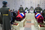 На церемонии прощания с погибшими в Сирии медсестрами в войсковой части Биробиджана