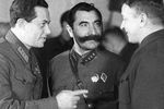 Военачальники РККА СССР: Михаил Николаевич Тухачевский, Семен Буденный и Иона Эммануилович Якир (справа налево), 1935 год