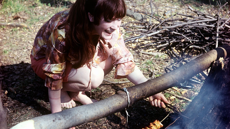 Актриса Московского театра юного зрителя Тамара Дегтярева во время отдыха, 1968 год