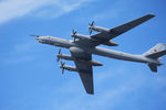 Дальний противолодочный самолет ТУ-142 во время главного военно-морского парада в честь Дня Военно-Морского Флота России, 2017 год