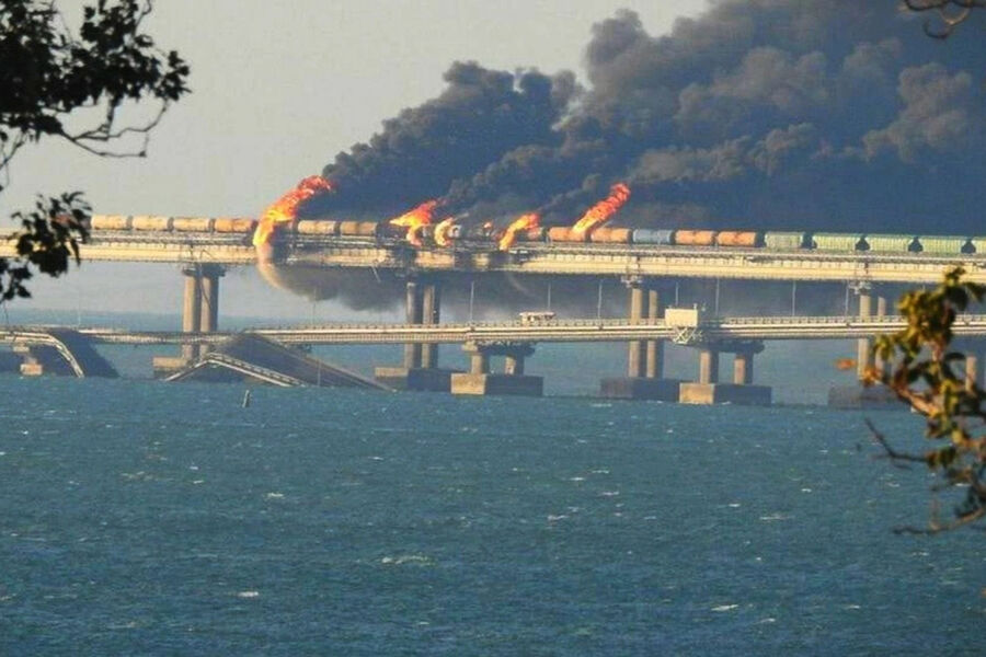 Пожар на&nbsp;одном из&nbsp;участков Крымского моста, 8&nbsp;октября 2022&nbsp;года
