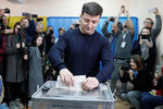 Кандидат в Президенты Украины Владимир Зеленский на избирательном участке в Киеве, 31 марта 2019 года
