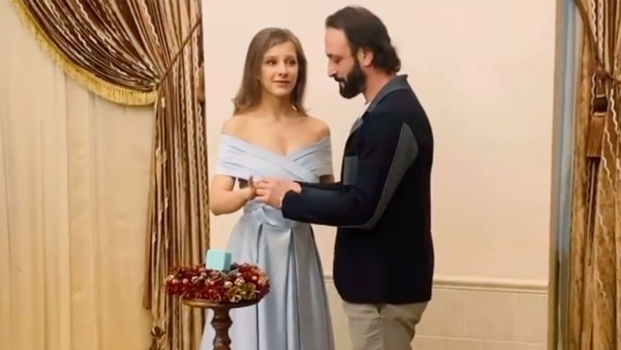 Елизавета Арзамасова и Илья Авербух в ЗАГСе