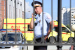 Сотрудник полиции у здания Московского областного суда