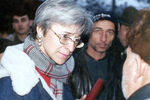 Анна Политковская в селении Хатуни, Чечня, 2001 год