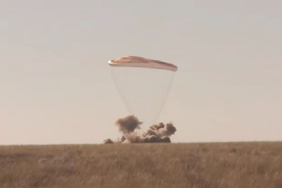 Посадка спускаемого аппарата корабля &laquo;Союз МС-18&raquo; со съемочной группой фильма &laquo;Вызов&raquo;, 17&nbsp;октября 2021&nbsp;года