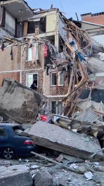 Подъезд жилого пятиэтажного дома, обрушившийся в&nbsp;результате взрыва газа, на&nbsp;улице Химиков, Ефремов, 7&nbsp;февраля 2023&nbsp;года