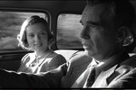 <b>«Человек, которого не было» (2001)</b>
<br><br>
Торнтон согласился на роль в фильме, даже не открывая сценарий: настолько сильно он доверял братьям Коэн, авторам проекта. В неонуарной притче актер вновь оказался рядом с электрическим стулом — только теперь по другую сторону его спинки.