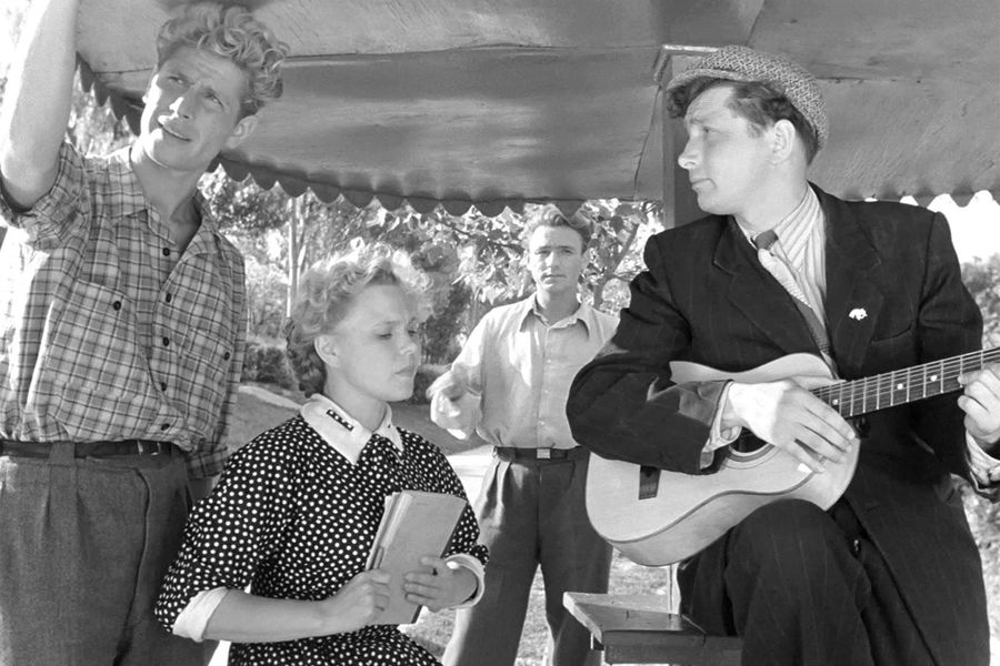 Кадр из&nbsp;фильма &laquo;Весна на&nbsp;Заречной улице&raquo; (1956)