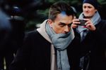 Певец Влад Топалов во время церемонии прощания с певицей Юлией Началовой на Троекуровском кладбище, 21 марта 2019 года
