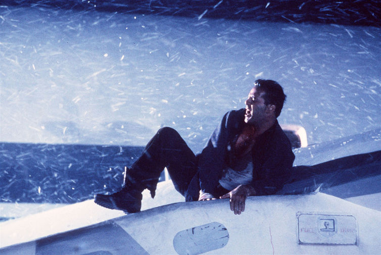 Брюс Уиллис в фильме «Крепкий орешек 2» (1990)