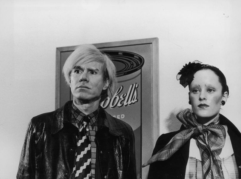 Энди Уорхол и одна из&nbsp;его &laquo;суперзвезд&raquo; Джейн Форт, 1971&nbsp;год
<br><br>
&laquo;Суперзвездами&raquo; Энди Уорхол называл тех, кто принимал участие в&nbsp;его арт-проектах