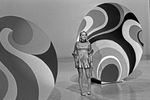 Французская певица Франс Галль во время выступления на телешоу, 1970-е