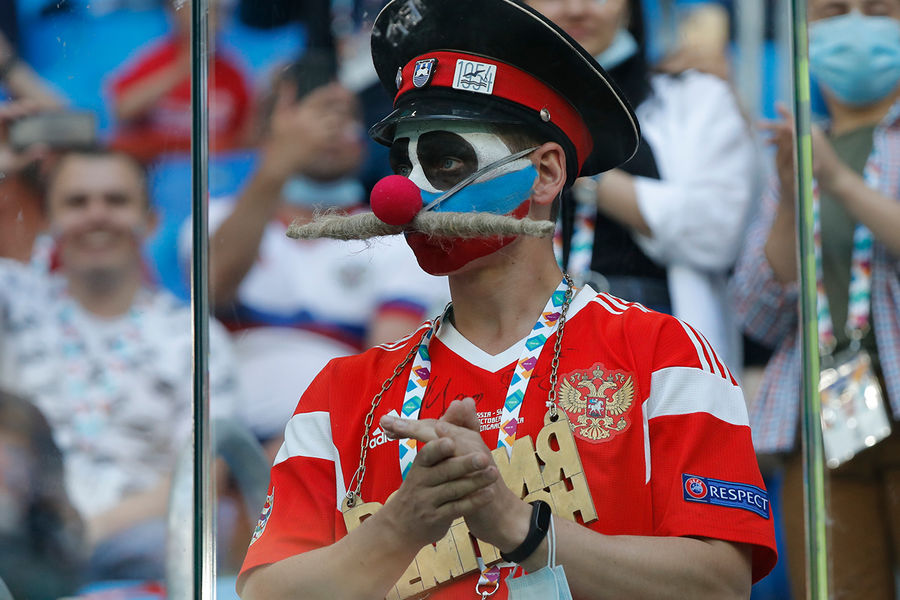 Во время матча 2-го тура группового этапа чемпионата Европы по&nbsp;футболу 2020&nbsp;между&nbsp;сборными Финляндии и России, 16&nbsp;июня 2021&nbsp;года