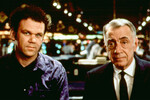 <b>«Роковая восьмерка» (1996)</b>
<br><br>
Старый карточный игрок Сидни (Филип Бейкер Холл) берет под свое крыло молодого неудачника Джона (Джон Си Райли) и учит его жить за счет казино. У Джона отлично получается, деньги текут рекой, – пока он не влюбляется в официантку Клементину (Гвинет Пэлтроу), которая, конечно же, втягивает его в опасную историю.
