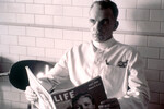 <b>«Человек, которого не было» (2001)</b>
<br><br>
Лента принесла Билли Бобу номинацию на «Золотой Глобус», а также место в одной из следующих лент братьев, ромкоме «Невыносимая жестокость».
