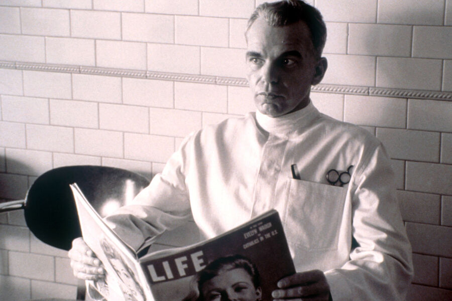 <b>&laquo;Человек, которого не было&raquo; (2001)</b>
<br><br>
Лента принесла Билли Бобу номинацию на&nbsp;&laquo;Золотой Глобус&raquo;, а также место в&nbsp;одной из&nbsp;следующих лент братьев, ромкоме &laquo;Невыносимая жестокость&raquo;.
