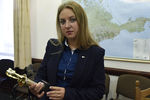 Министр спорта Крыма Елизавета Кожичева в своем кабинете