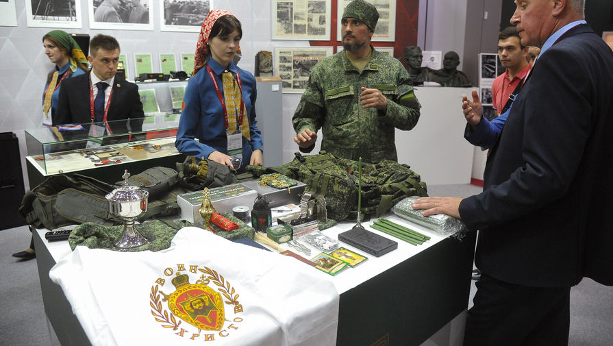 Полковой священник в&nbsp;полевой форме на&nbsp;VI международном военно-техническом форуме «Армия-2020» 