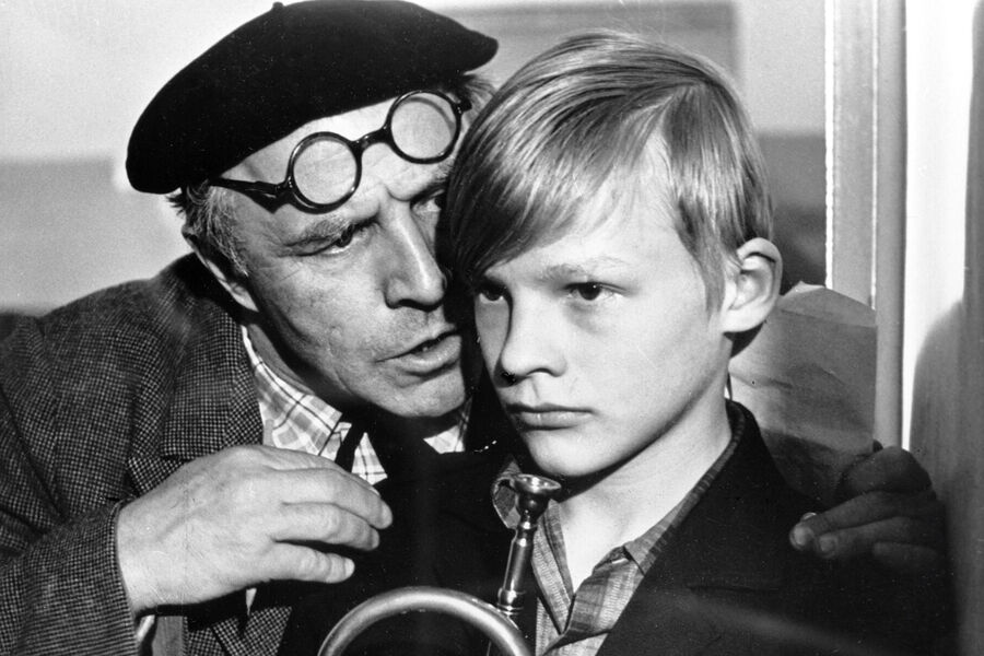 <b>Последний побег (1980)</b><br>
Одной из&nbsp;первых главных ролей Серебрякова стал 14-летний воспитанник интерната для&nbsp;трудных подростков Виктор Чернов в&nbsp;фильме «Последний побег» Леонида Менакера. Главный герой ленты &mdash; сотрудник спецшколы, ветеран войны Алексей Иванович Кустов (Михаил Ульянов). Когда за&nbsp;Виктором не приехали родители, учитель вызывается отвезти его домой &mdash; но обиженный на&nbsp;мать парень сбегает, и Кустов отправляется на&nbsp;его поиски.