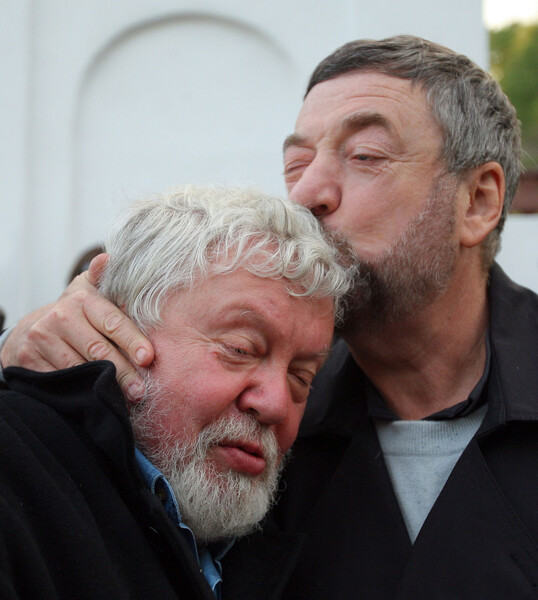 Режиссеры Сергей Соловьев и Павел Лунгин (слева направо) в&nbsp;городе Юрьевец накануне закрытия IV Международного кинофестиваля им. А. Тарковского «Зеркало», 2010&nbsp;год