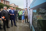 «Здесь будет более полутора миллионов квадратных метров благоустроенного, комфортного, современного жилья. Пять школ, десять детсадов, 14 бульваров, более 40 гектаров земли будет озеленено – вся инфраструктура будет здесь. Мы дали старт застройке с микрорайона «Полет» и уже в сентябре 2023 года здесь же строить первый детсад», — подчеркнул генеральный директор «ЮСИ» Юрий Иванов.