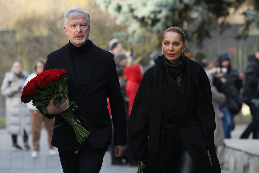 Телеведущий Валдис Пельш на&nbsp;церемонии прощания с&nbsp;телеведущим Юрием Николаевым в&nbsp;Москве, 8&nbsp;ноября 2025&nbsp;года