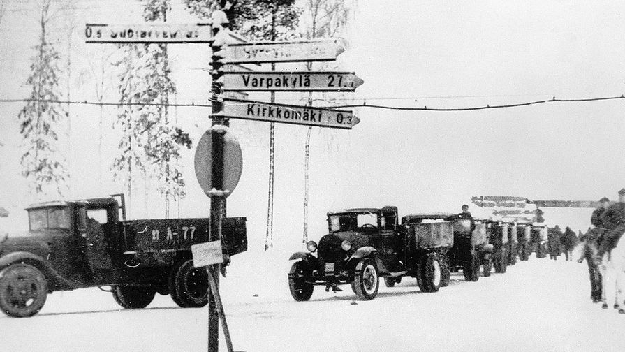 Тыловые подразделения Красной Армии направляются к передовым позициям, 1940 год