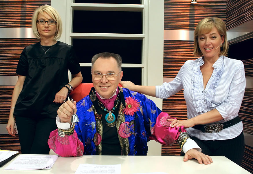 Главный редактор журнала «Officiel» Эвелина Хромченко, модельер Слава Зайцев и телеведущая Арина Шарапова на&nbsp;съемках программы «Модный приговор» на&nbsp;Первом канале, 2007&nbsp;год