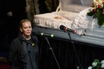 Актриса Алена Яковлева на церемонии прощания с актрисой Верой Васильевой в Московском академическом Театре сатиры, 12 августа 2023 года