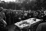 Похороны советского актера театра и кино, поэта и певца Владимира Высоцкого на Ваганьковском кладбище в Москве, 28 июля 1980 года
