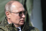 Президент России Владимир Путин на полигоне «Донгуз», где проходит основной этап стратегического командно-штабного учения «Центр-2019», 19 сентября 2019 года