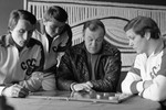 Бобров на&nbsp;разборе игры с&nbsp;хоккеистами сборной СССР Александром Якушевым, Владимиром Шадриным, Александром Мальцевым (слева направо). 1974&nbsp;год