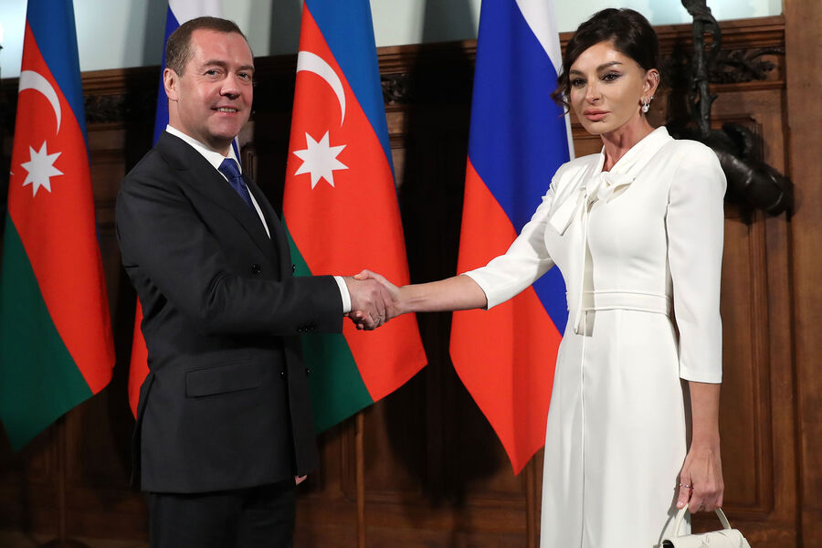 Председатель правительства РФ Дмитрий Медведев и первый вице-президент Азербайджана Мехрибан Алиева, 2019&nbsp;год