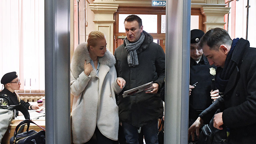 Алексей Навальный (включен в список террористов и экстремистов) с&nbsp;супругой Юлией 
