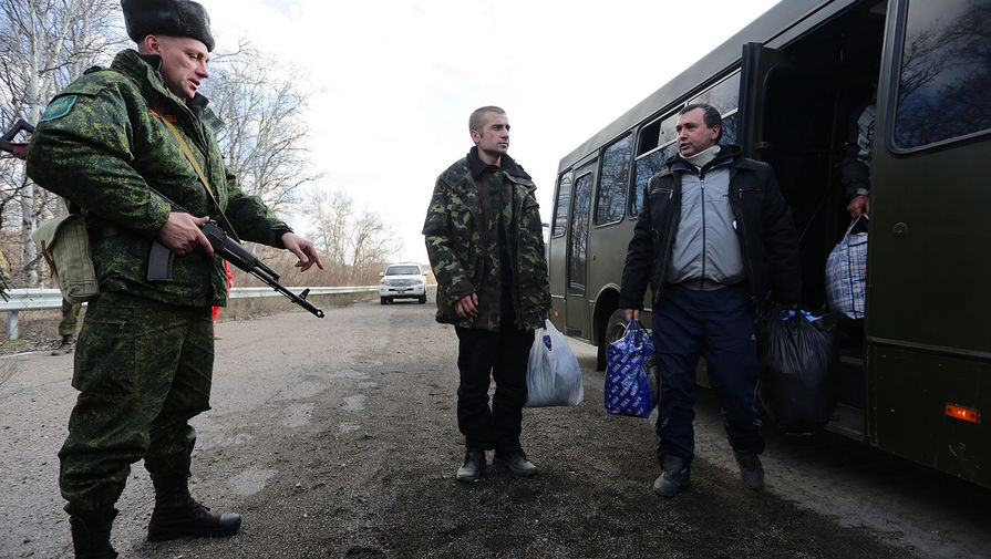 Обмен пленными по формуле «три на шесть» между ЛНР и Киевом в Луганской области