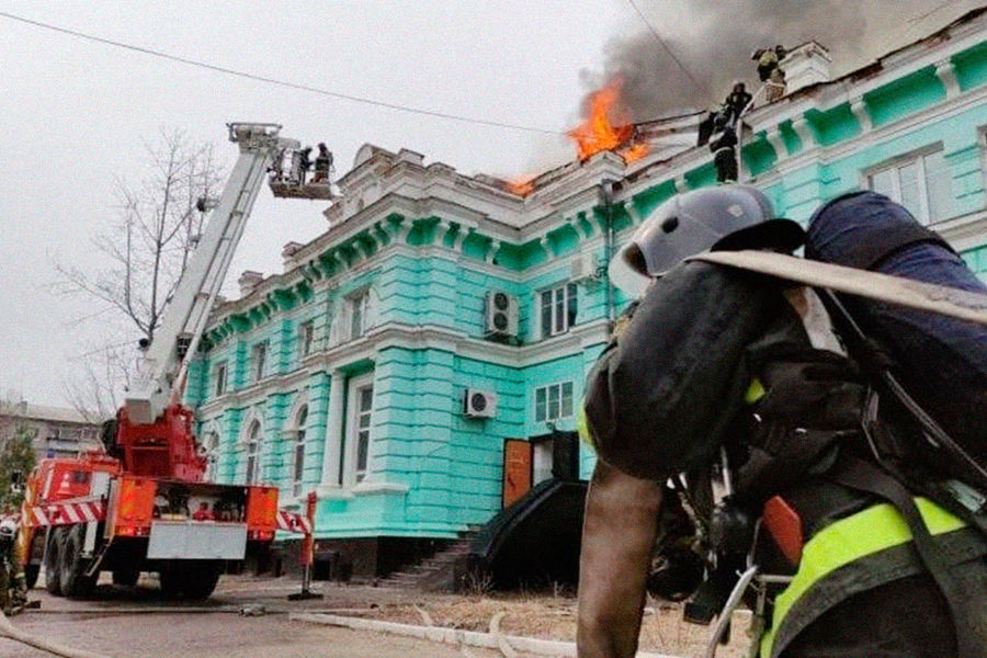 На&nbsp;месте пожара в&nbsp;кардиохирургическом центре Благовещенска, 2&nbsp;апреля 2021&nbsp;года
