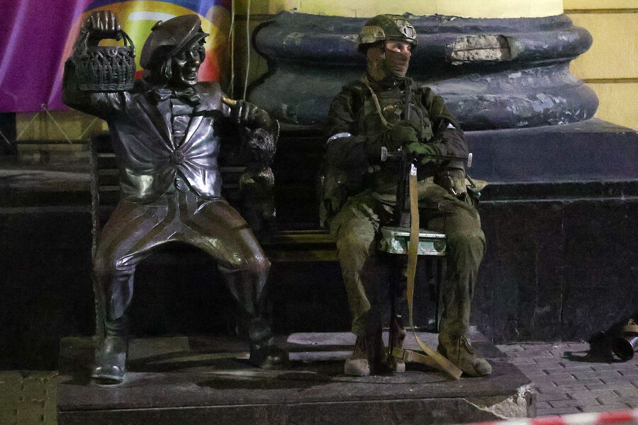 Боец ЧВК &laquo;Вагнер&raquo; на&nbsp;улице города, 24&nbsp;июня 2023&nbsp;года