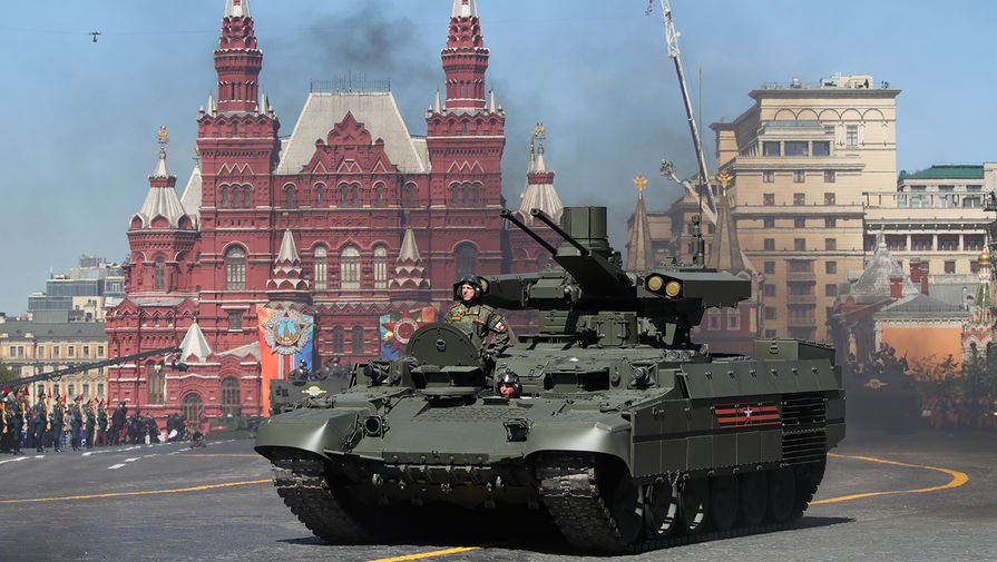 Боевая машина поддержки танков (БМПТ) «Терминатор» на Красной площади во время военного парада, посвященного 73-й годовщине Победы в Великой Отечественной войне, 9 мая 2018 года