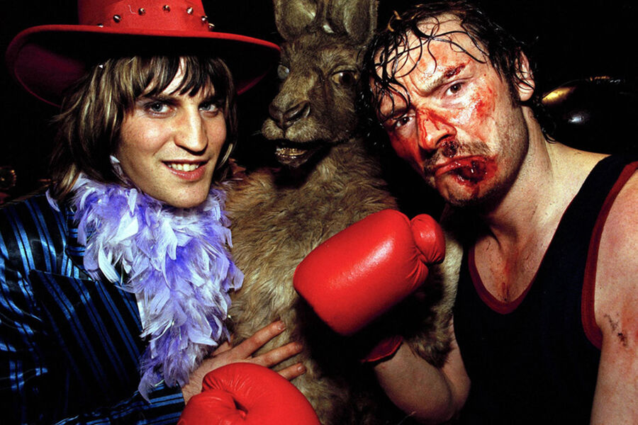 Ноэль Филдинг и Джулиан Бэрретт в&nbsp;сериале &laquo;Майти Буш&raquo; (2003 &ndash; 2007)