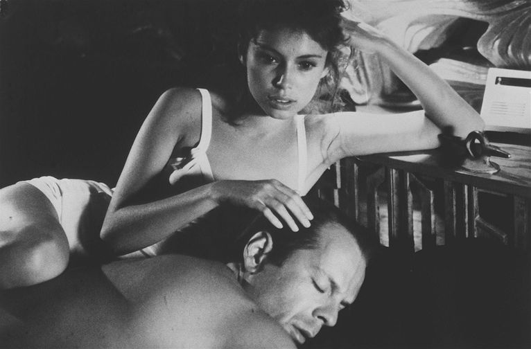 Джейн Марч и Брюс Уиллис в фильме «Цвет ночи» (1994)